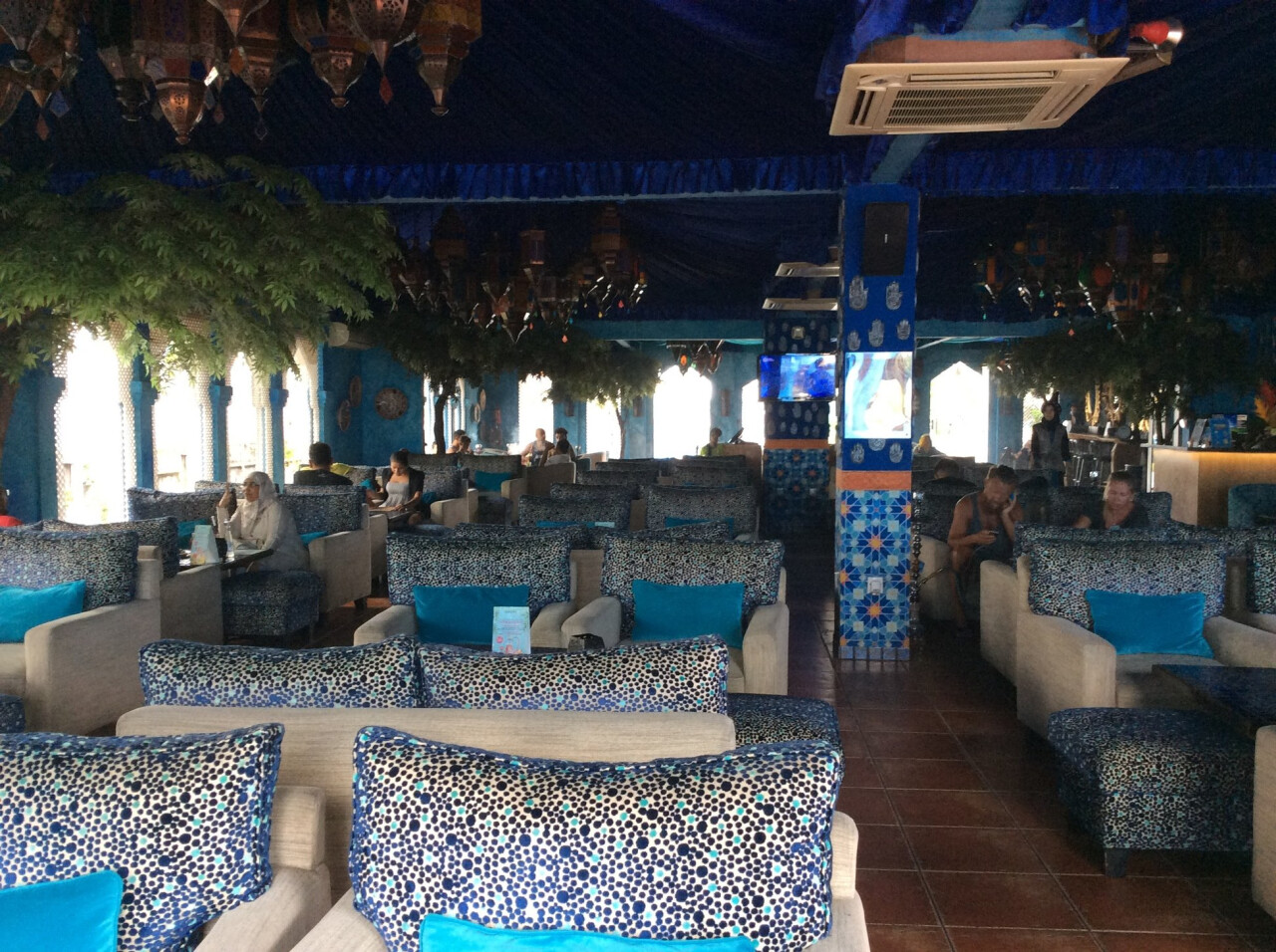 Shisha Cafe مطعم عربي/ شيشة
