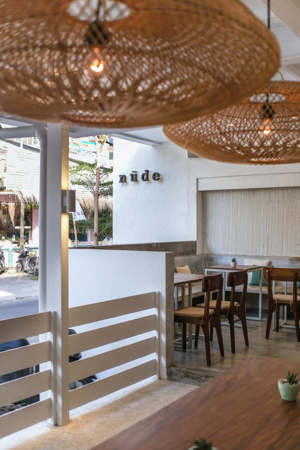 Nude Cafe