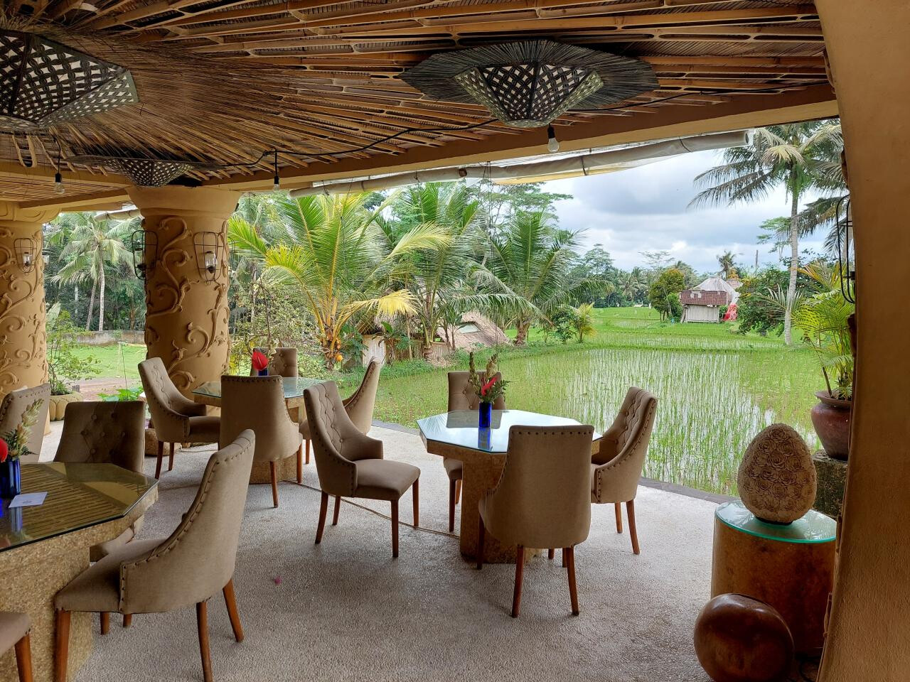 Akasha Restaurant & Juice Bar