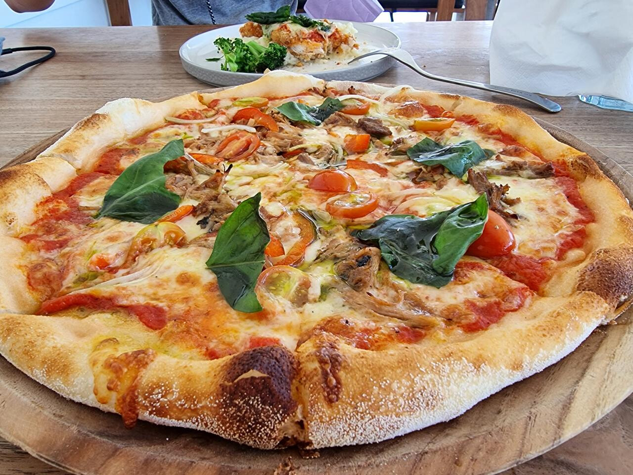 NOURISH CAFE WHOLEFOODS PIZZERIA & BAKERY - UNGASAN