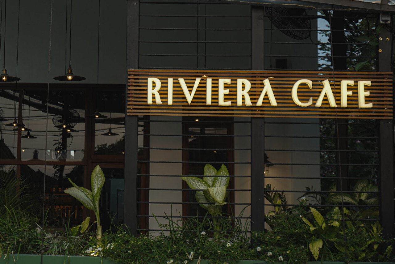 Riviera Cafe