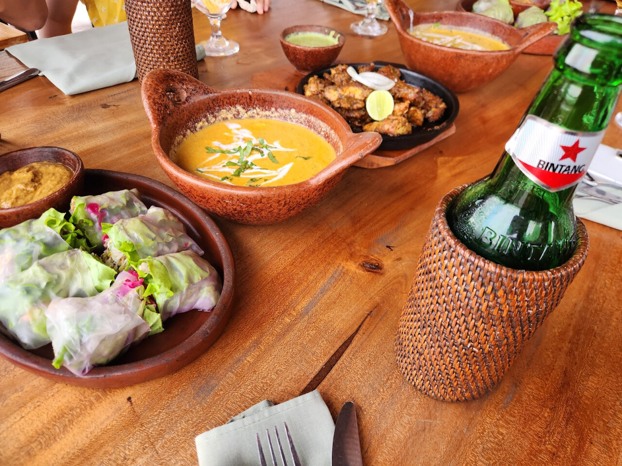 ASHTARI - Slow Food / Yoga / Loft
