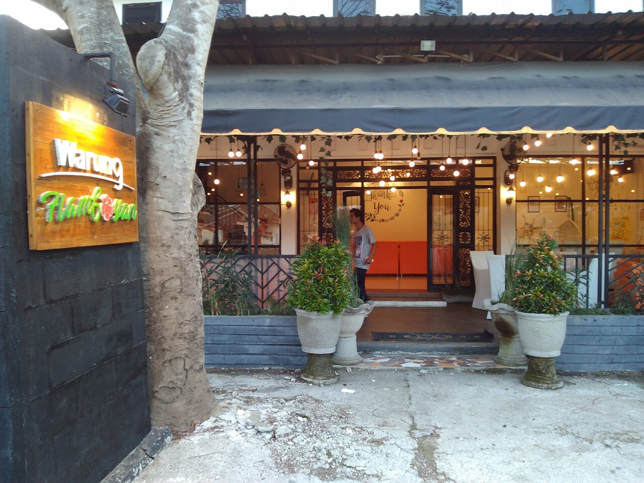 Warung Flamboyan