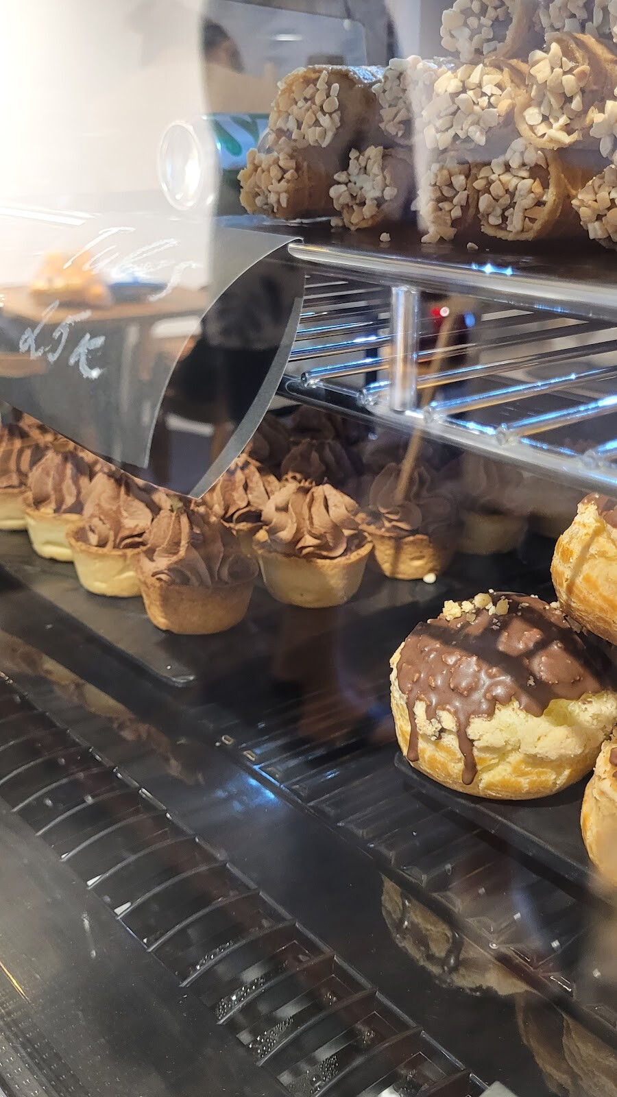 Flour Cafe - Coffee, Desserts & Bakery