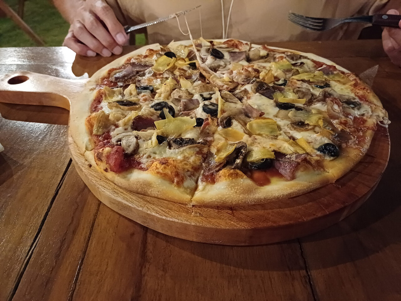 Warung Pizzeria & Steakhouse