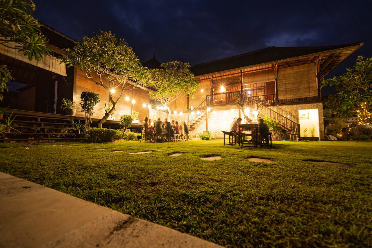 Warung Pizzeria & Steakhouse