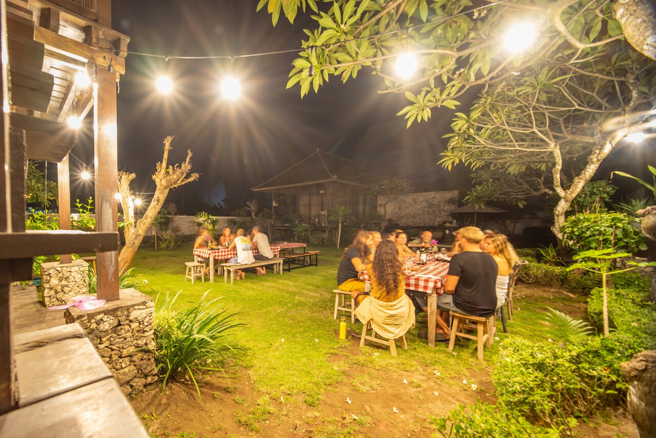 Warung Pizzeria & Steakhouse