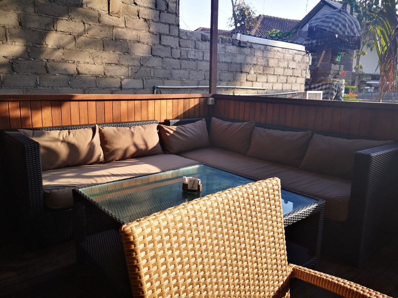 Black Wood Coffee Shop Lembongan