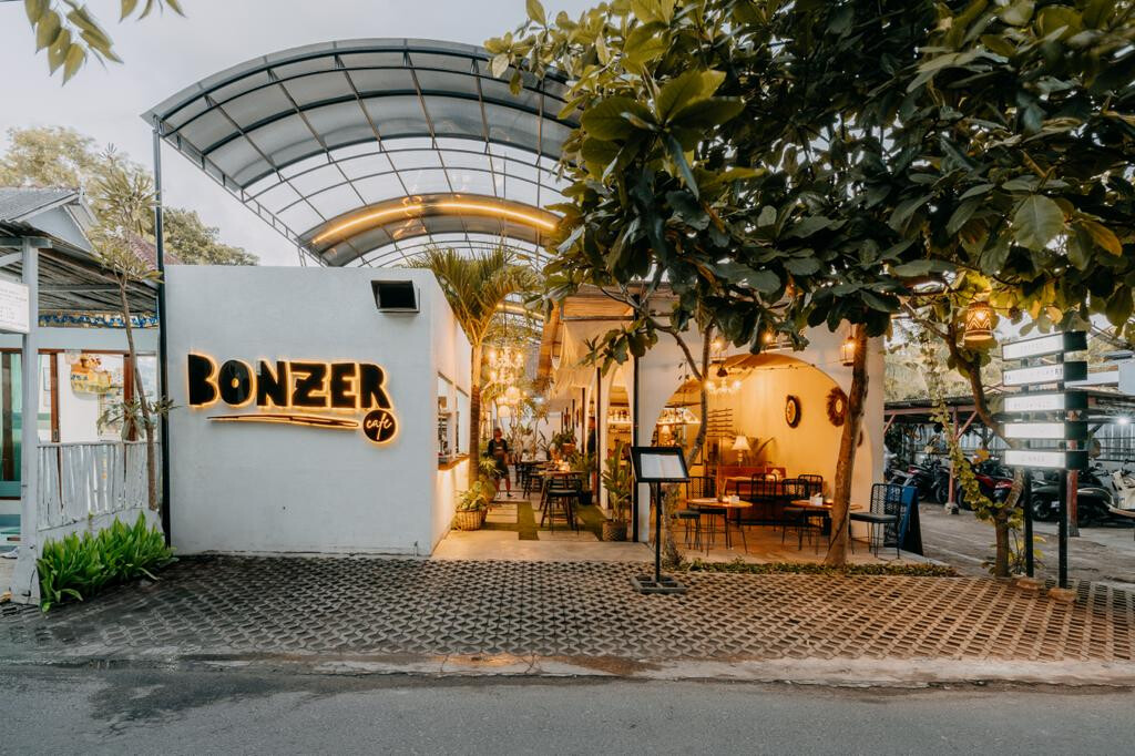 Bonzer Cafe