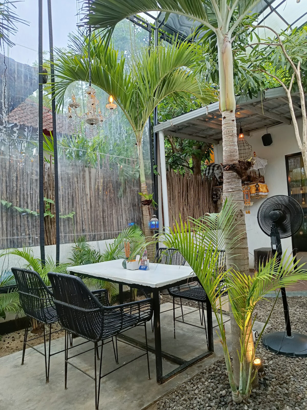 Bonzer Cafe