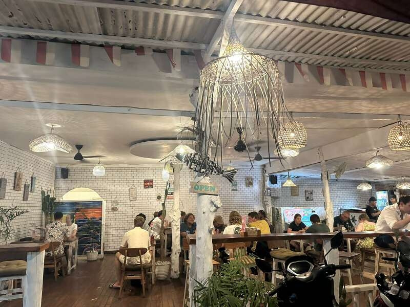 Indi Warung Lembongan Bar & Grill