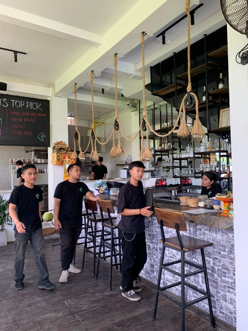 AT 06 (Kajan Eatery)