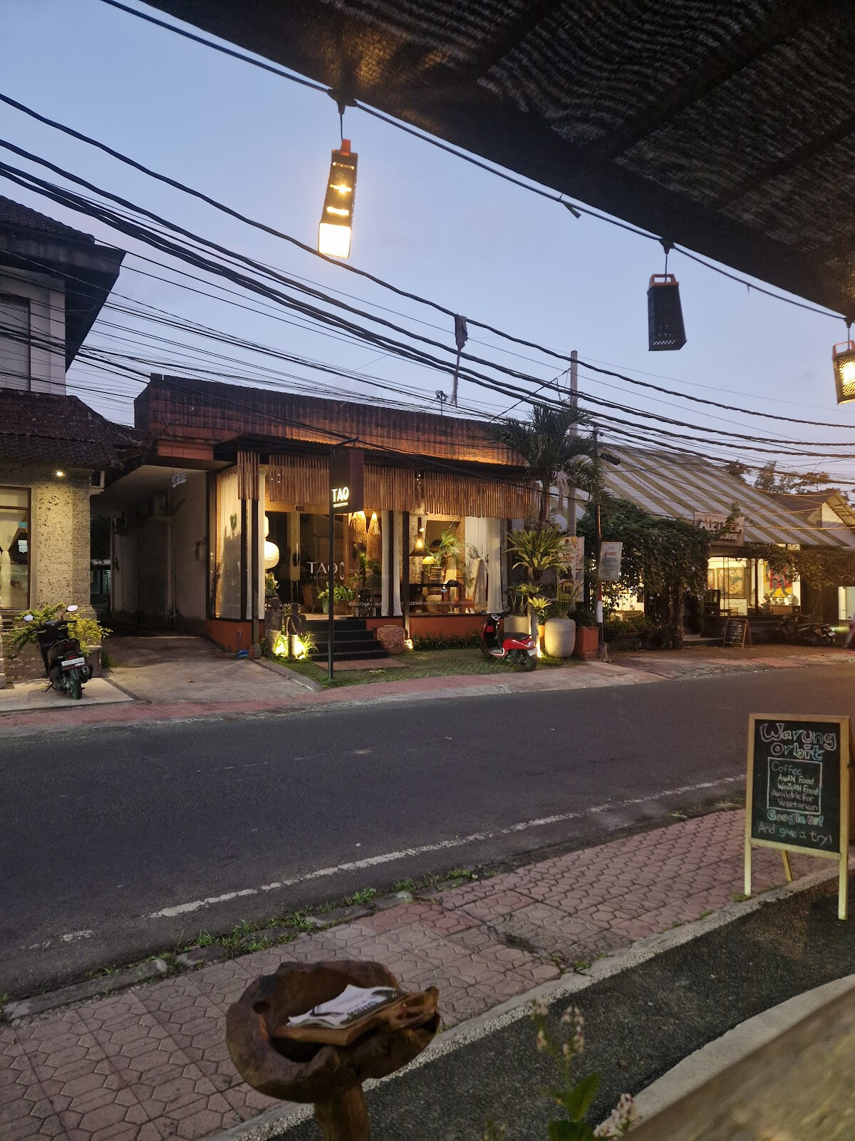 Warung Orbit (Coffee & Eatery)