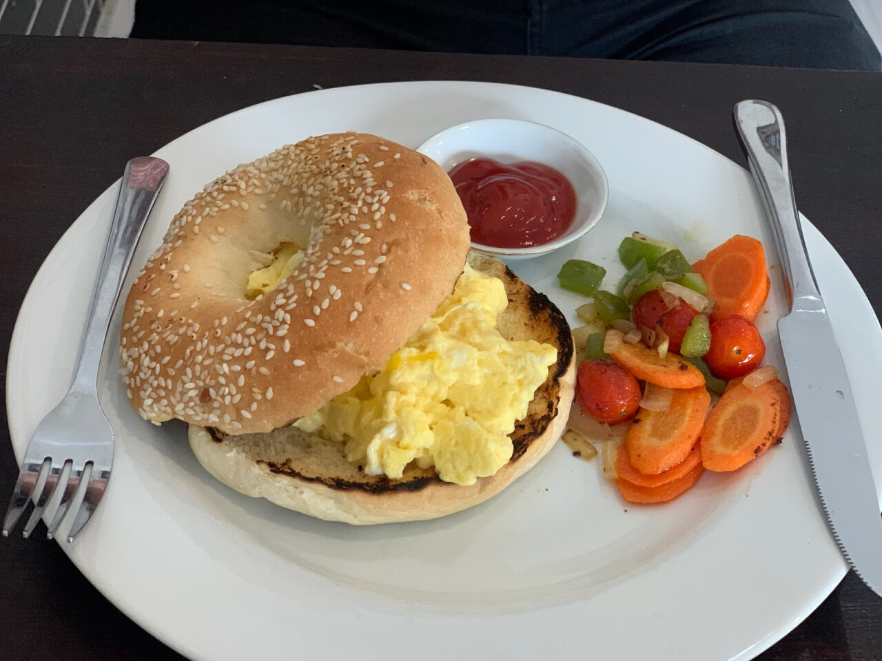 BLACK WHITE cafe bakery