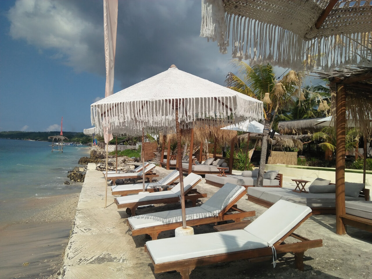 NOMÉ BEACH CLUB & Restaurant | Bar | Cafe | Nusa Penida