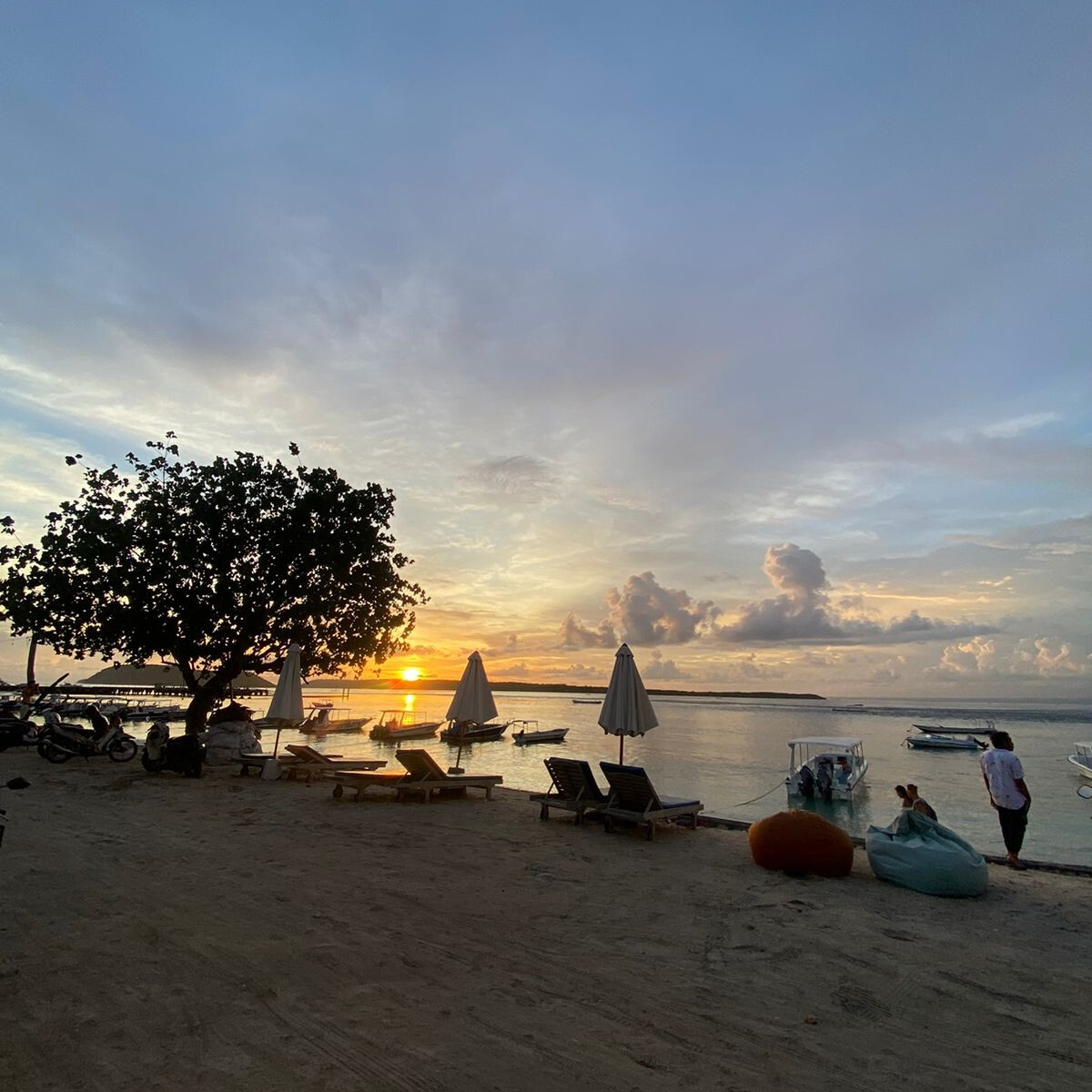 Eleven penida sunset beach club