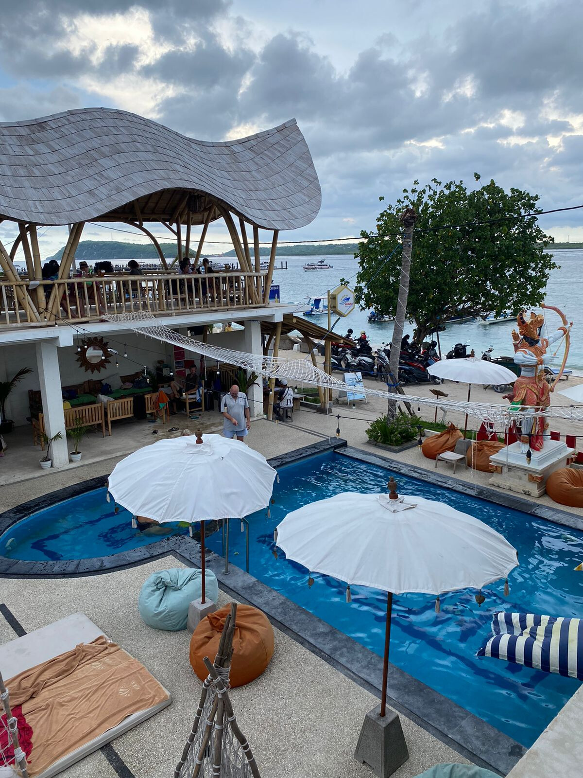 Eleven penida sunset beach club