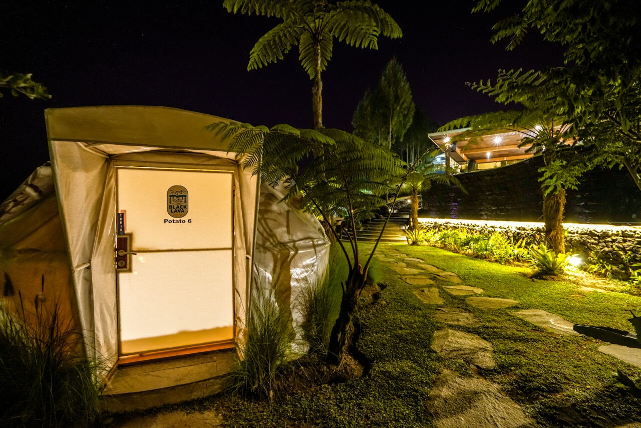 Black Lava Camp & Cafe