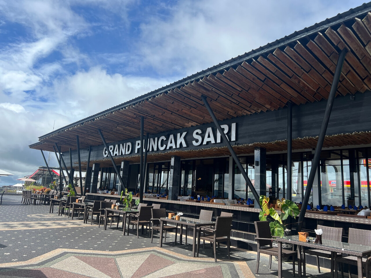 Grand Puncak Sari Restaurant
