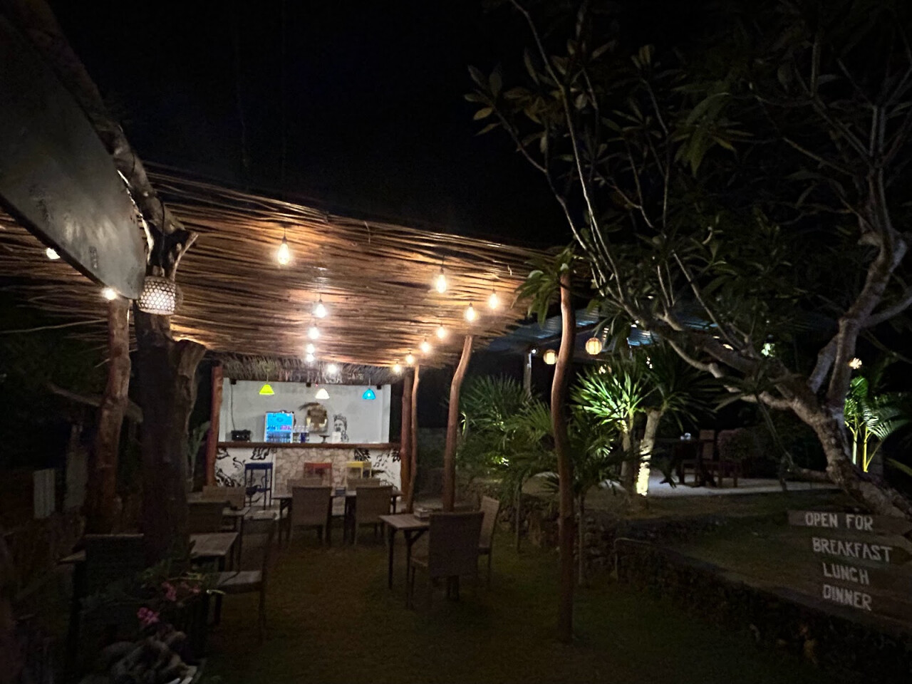 Two raksa cafe