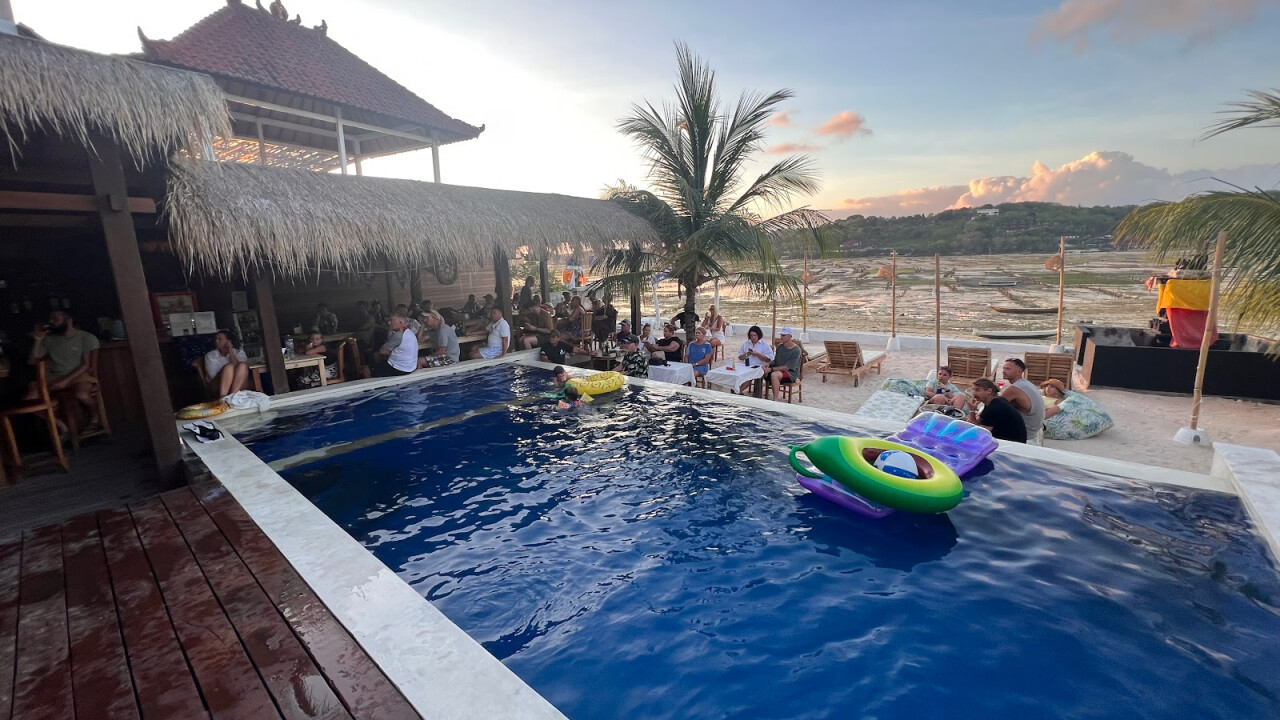 Mista Ceningan Beach Bar