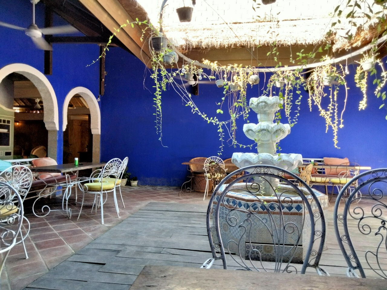 El Bazar Cafe & Restaurant