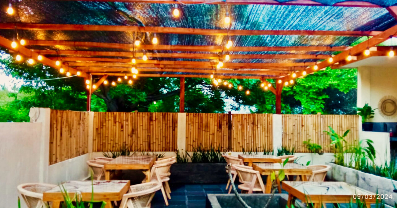 The Backyard Island Cafe