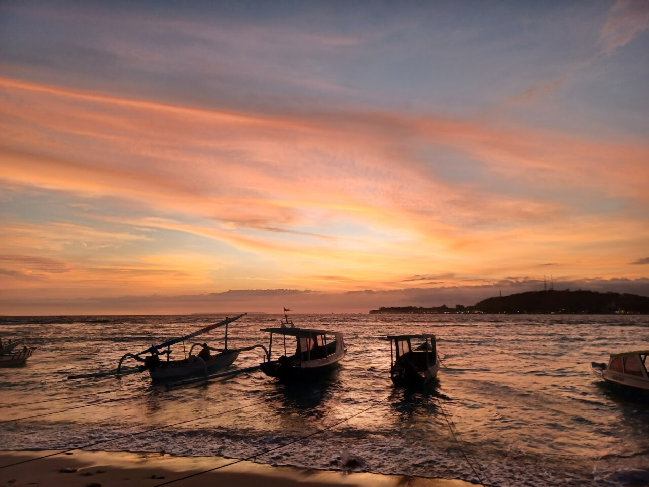 Sunset Bar & Restoran Meno