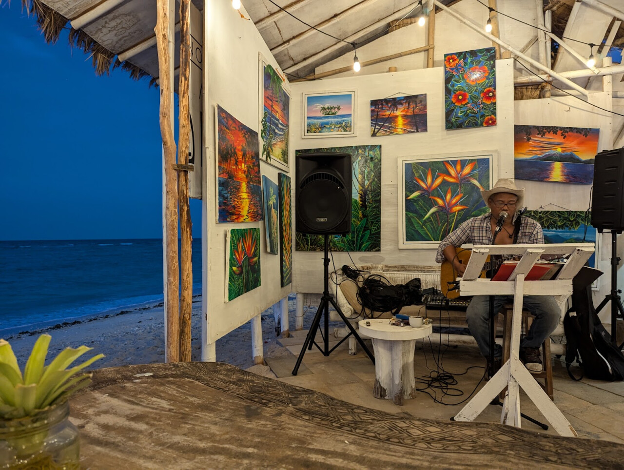 Adeng-Adeng Beach Restaurant and Bar