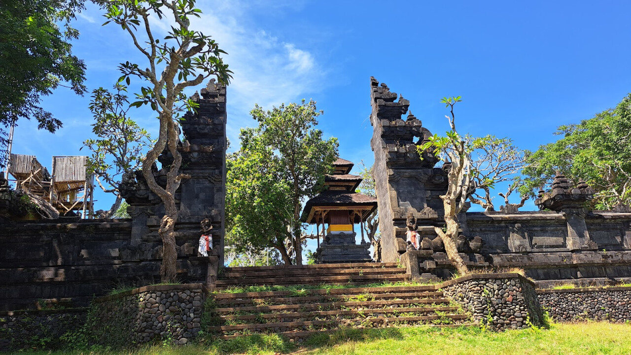 Храм Pura Gumang