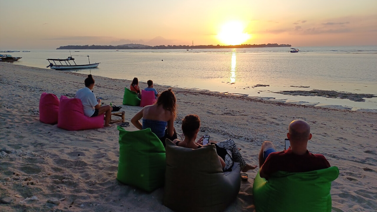 Cafe queen sunset