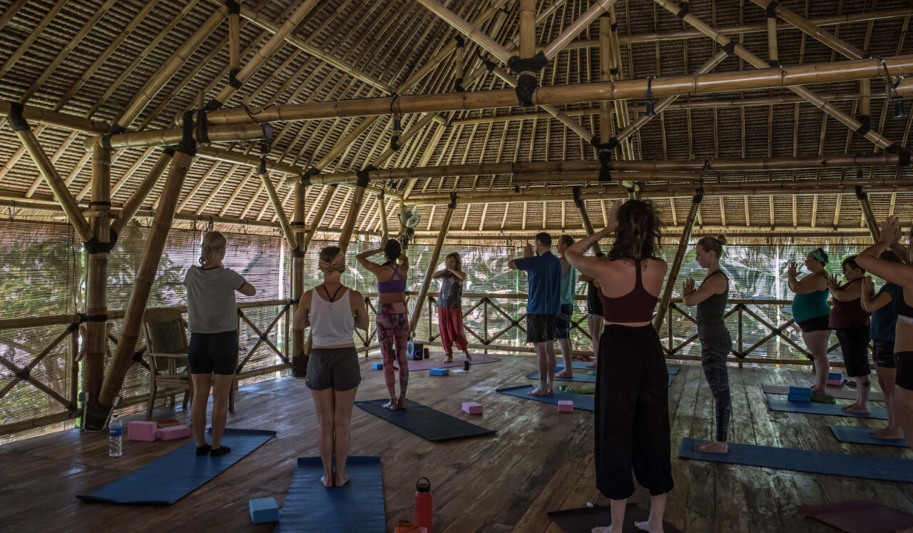 Студия йоги Flowers and Fire Yoga Garden