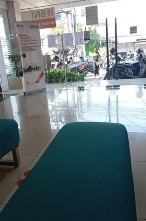 Банкомат BNI в отделении банка