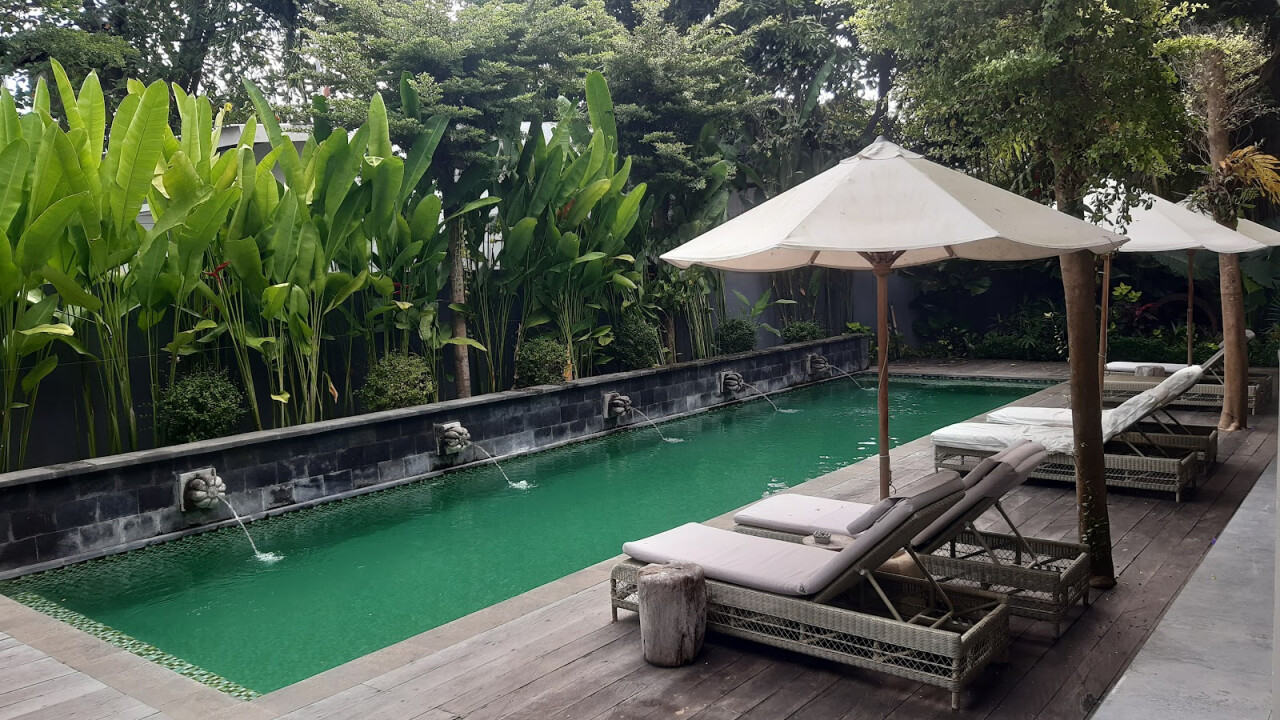 Lovina Life Room & Cafe