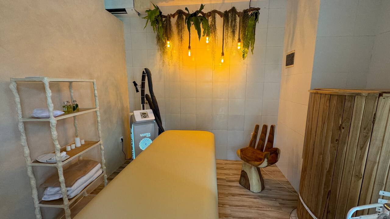 SLIM beauty studio 
Jl. Raya Andong No.9
