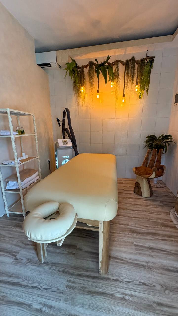 SLIM beauty studio 
Jl. Raya Andong No.9