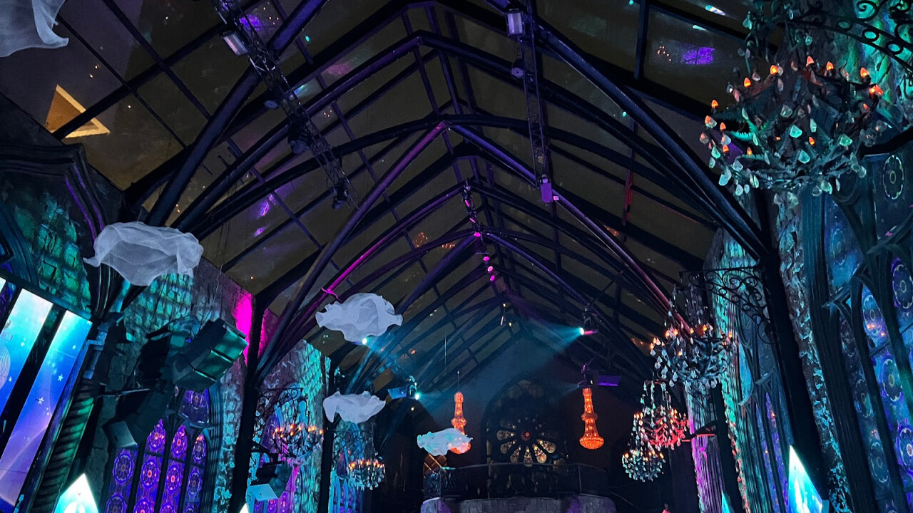 Mirror Lounge & Club