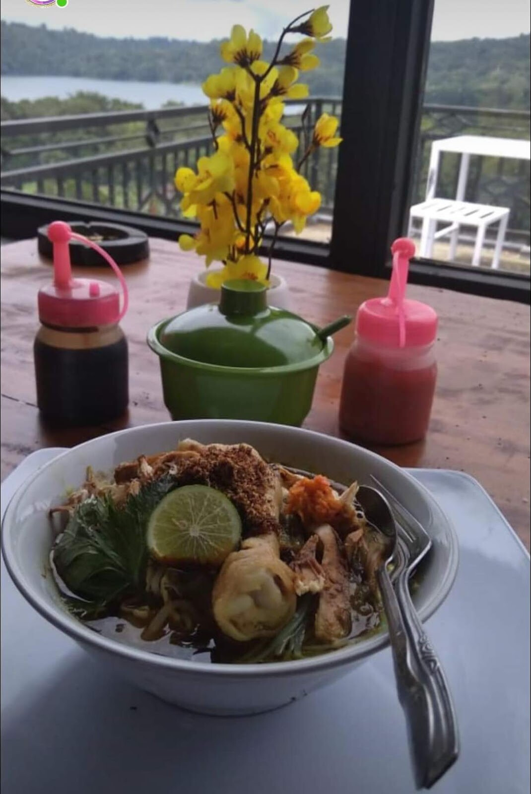 Bu iluh Restaurant with Lake View