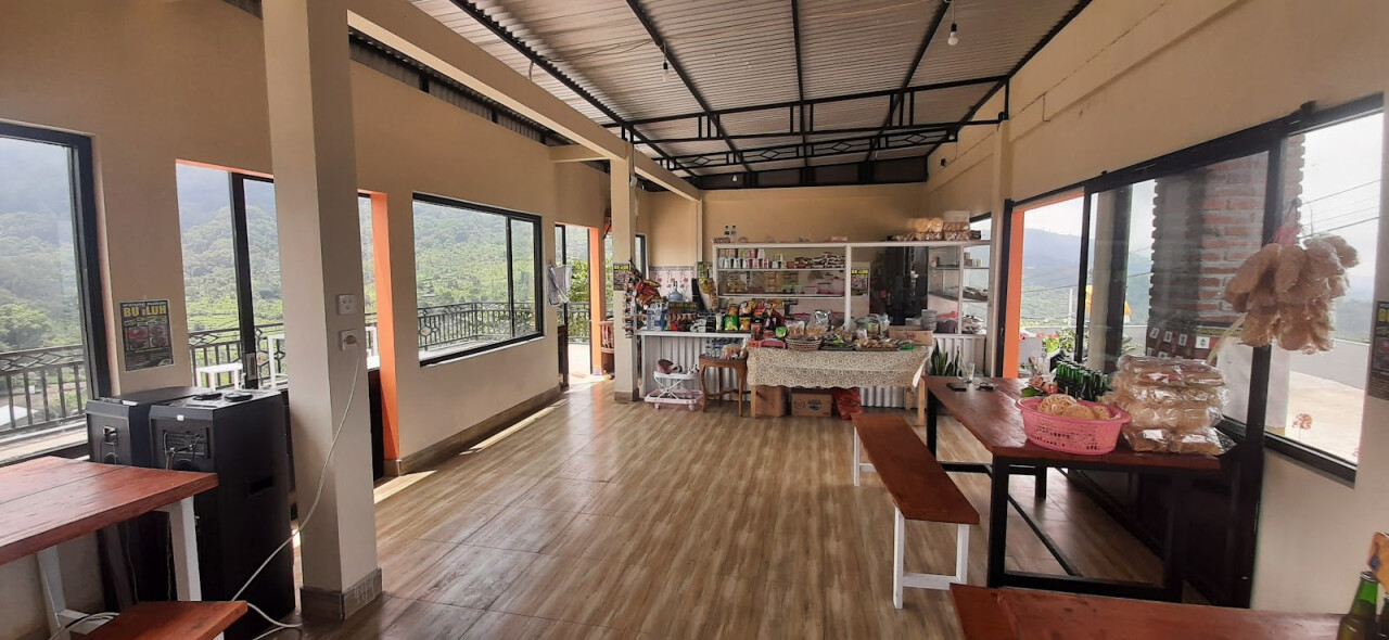 Bu iluh Restaurant with Lake View