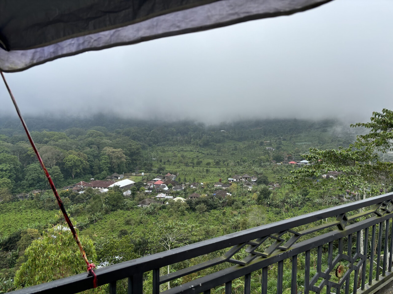 Bu iluh Restaurant with Lake View