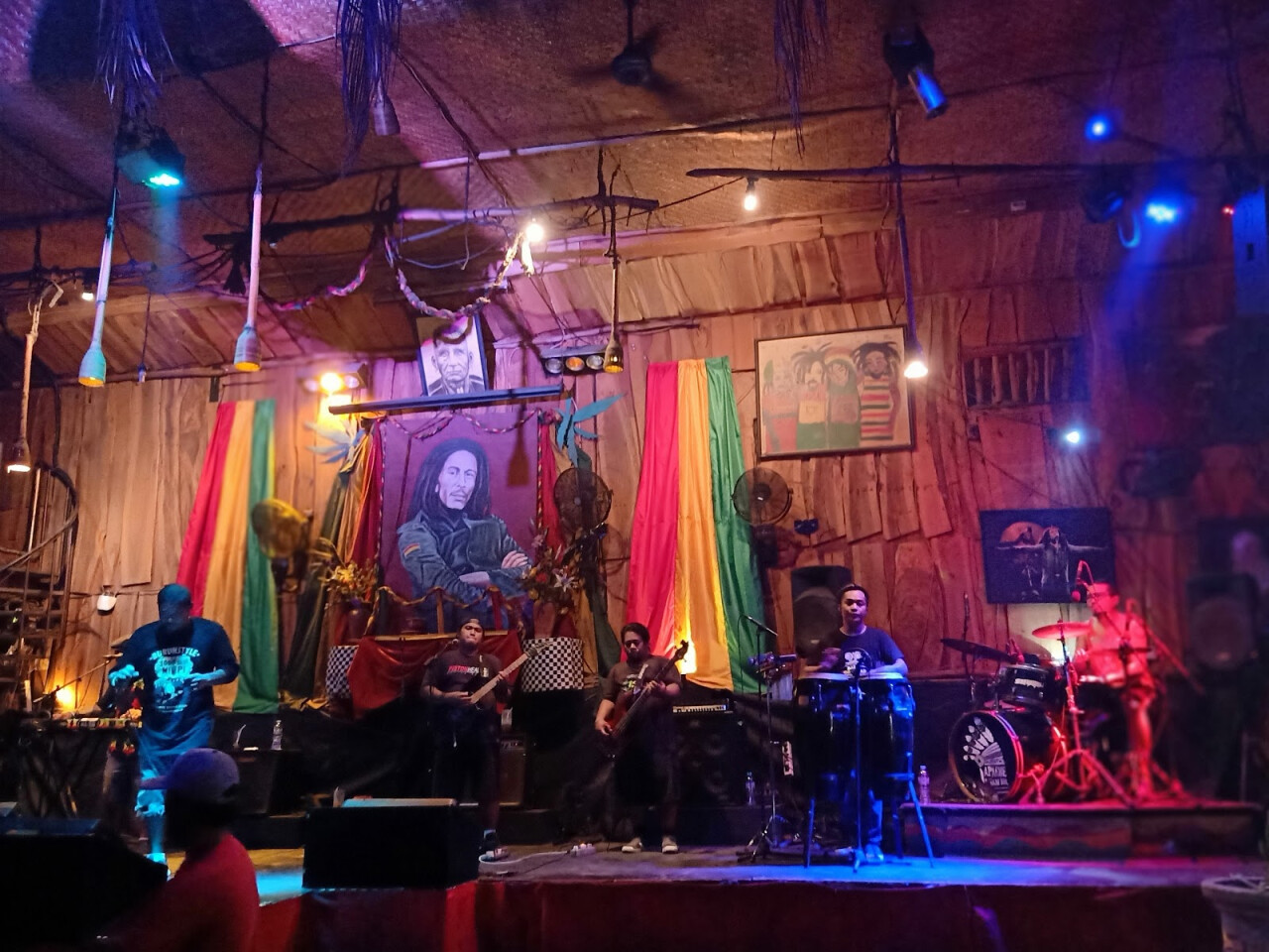 Клуб "Apache Reggae Bar и Surfer bar"