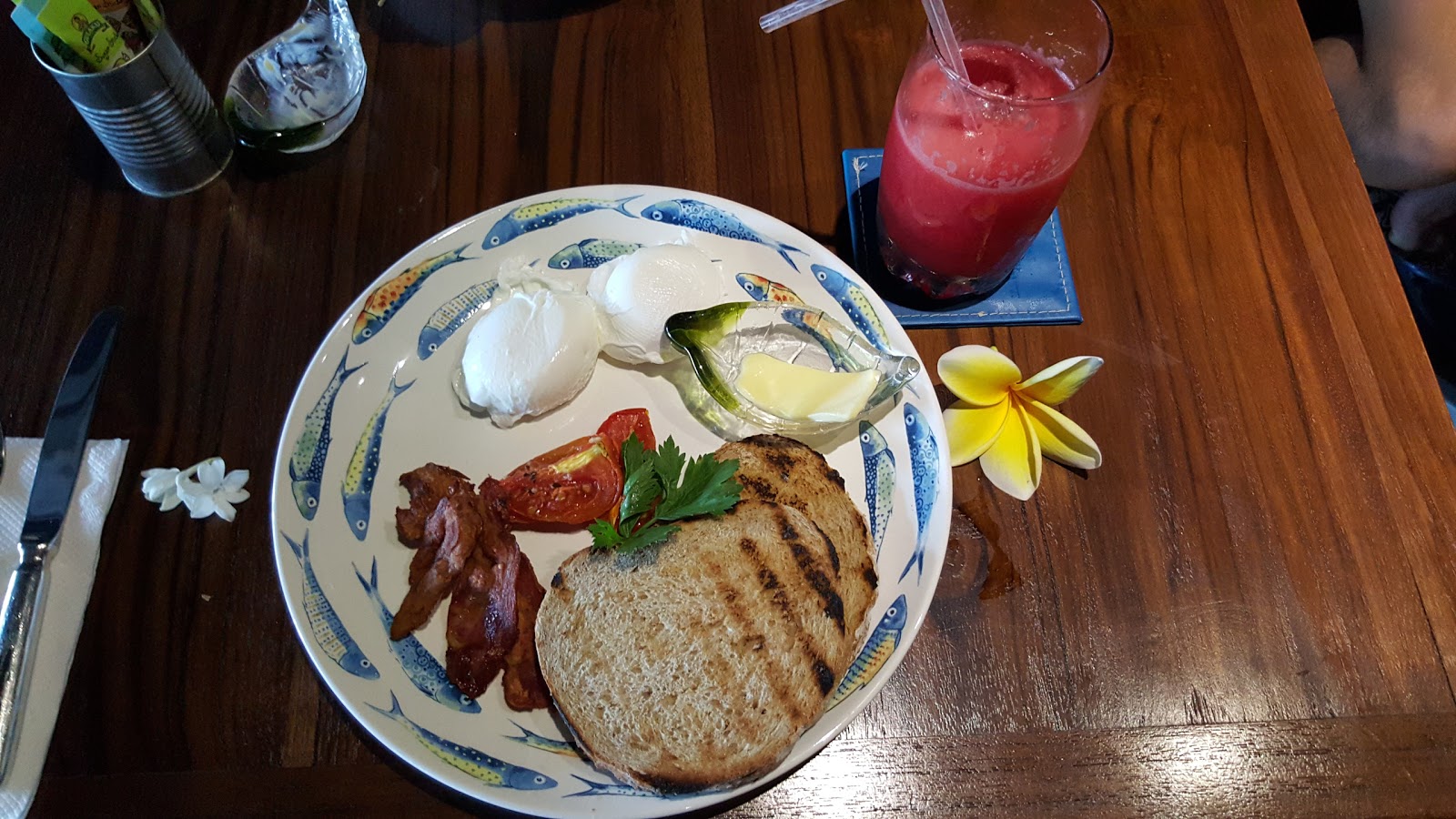 Loaf Candidasa Cafe