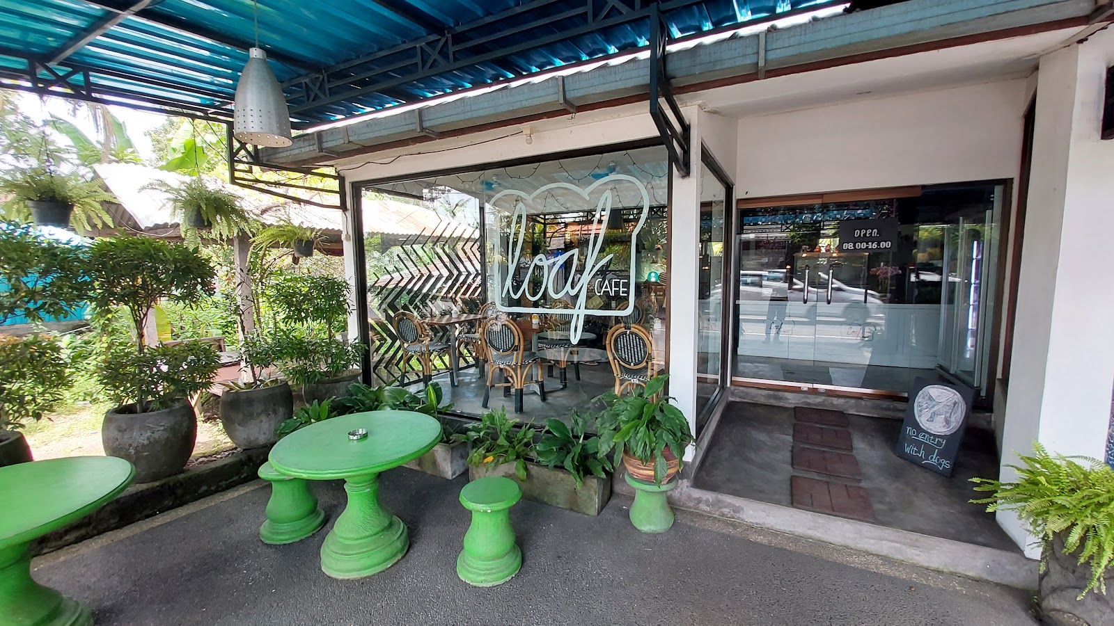 Loaf Candidasa Cafe