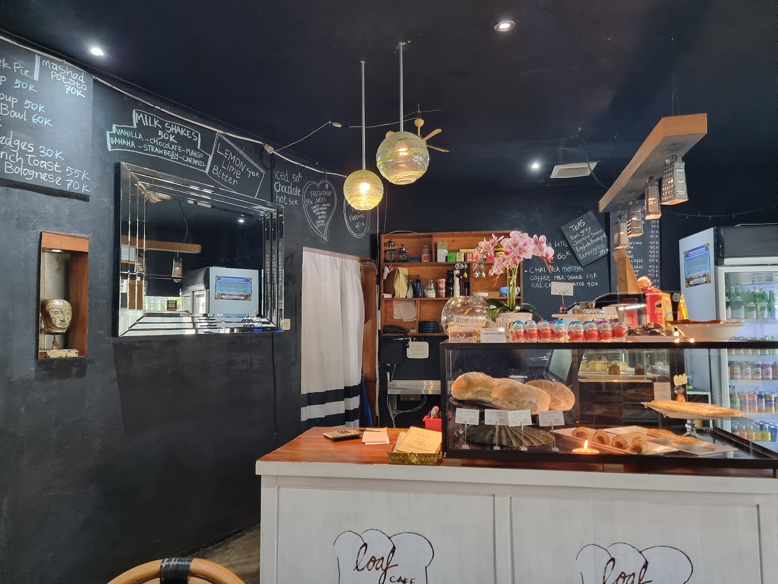 Loaf Candidasa Cafe