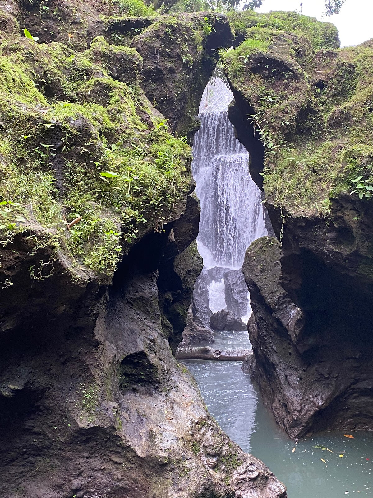 Водопад Bandung Waterfall