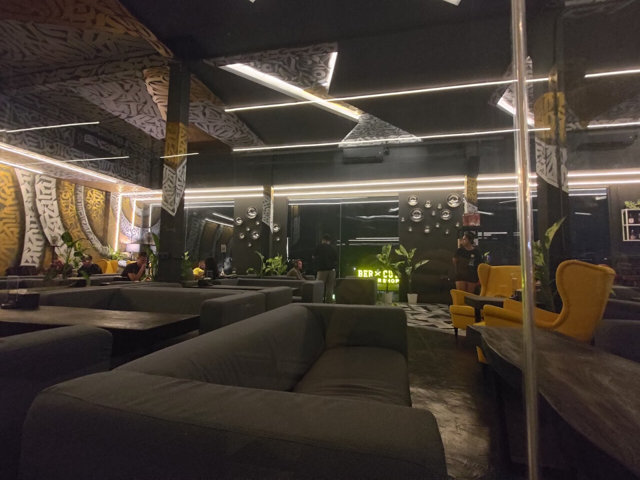 MOON LOUNGE