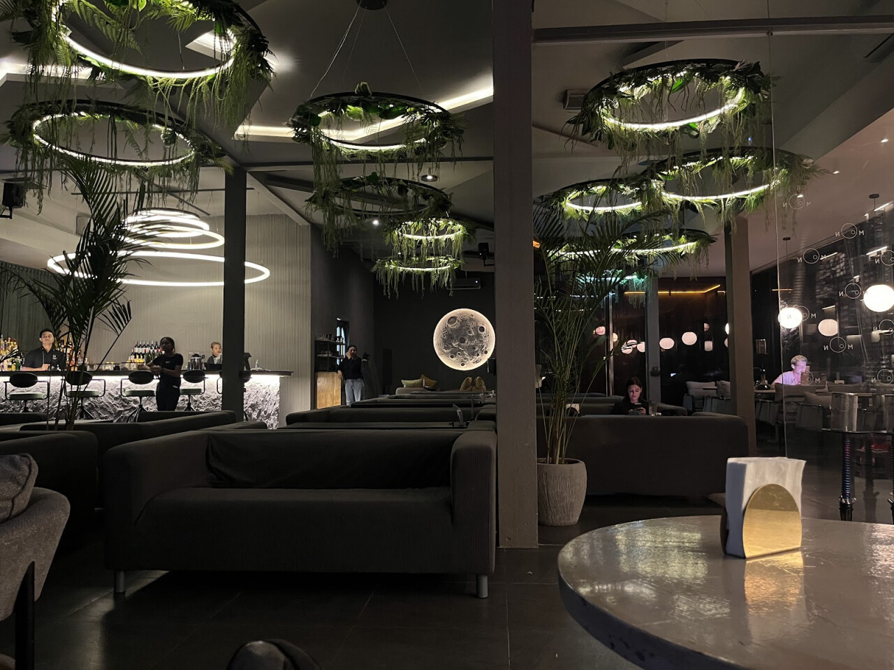 MOON LOUNGE
