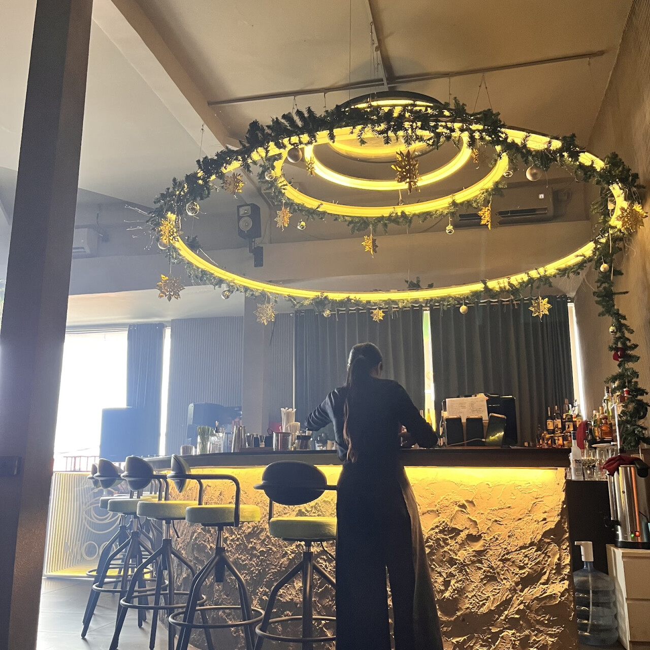 MOON LOUNGE