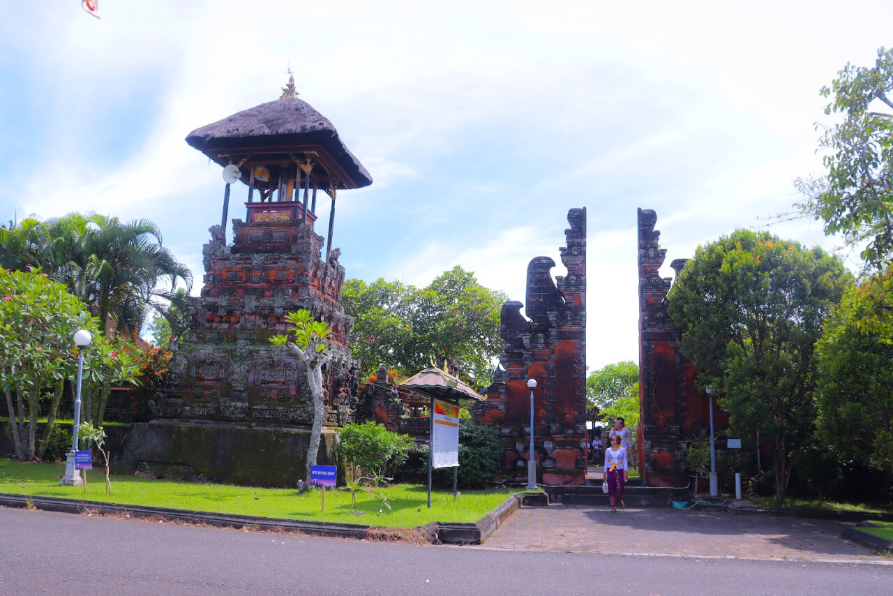 Храм Rambut Siwi