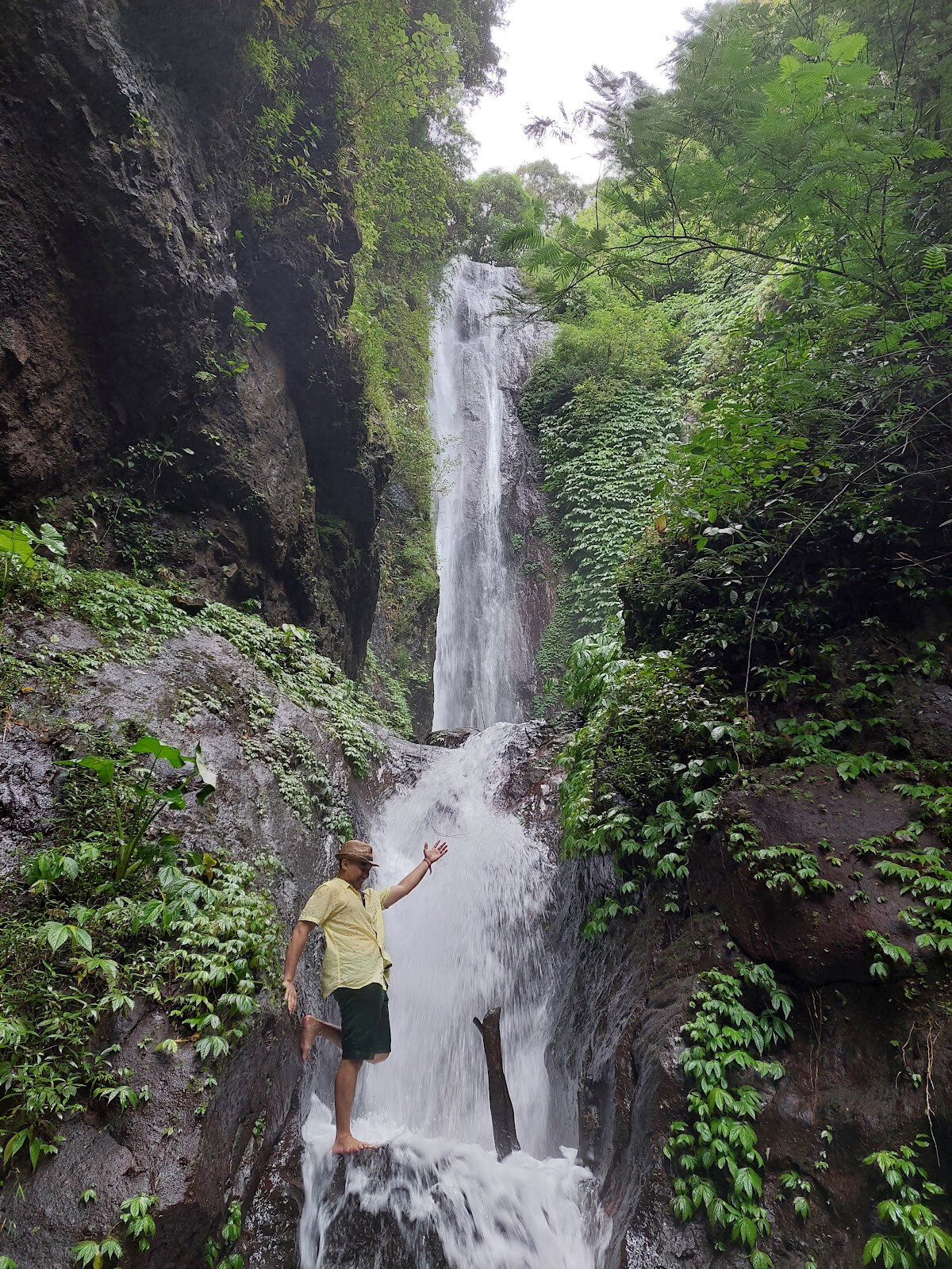 Водопад Air Terjun Desa Kutuh